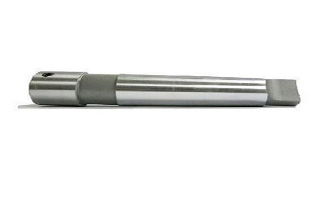 Annular cutter holders and extenstions for 4-5/8 inch diameter carbide tipped annular cutters